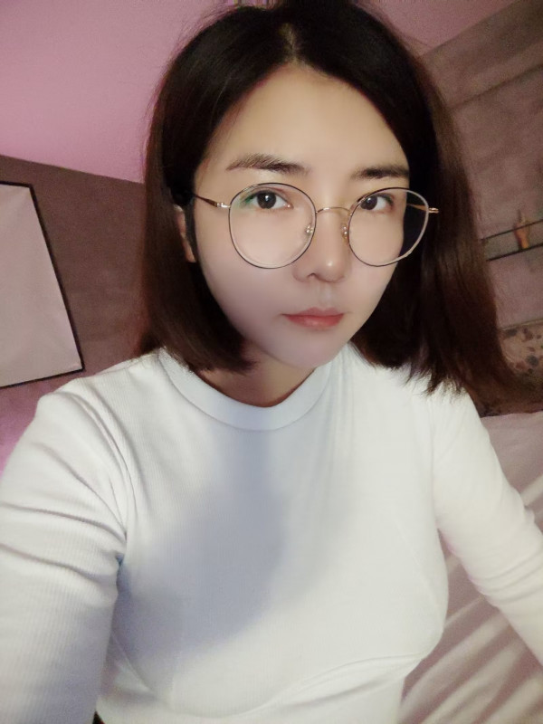 邻家眼镜妹子